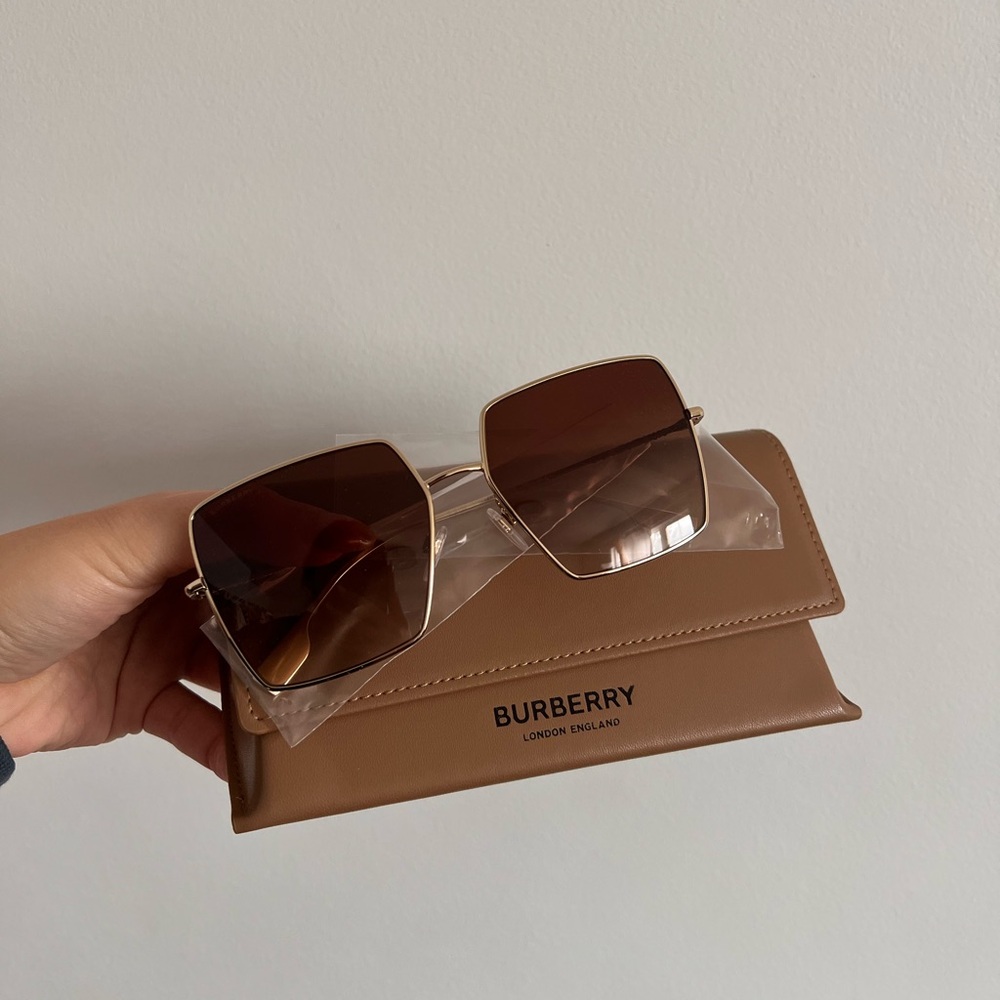 Burberry Daphne BE 3133 Light Gold Sunglasses